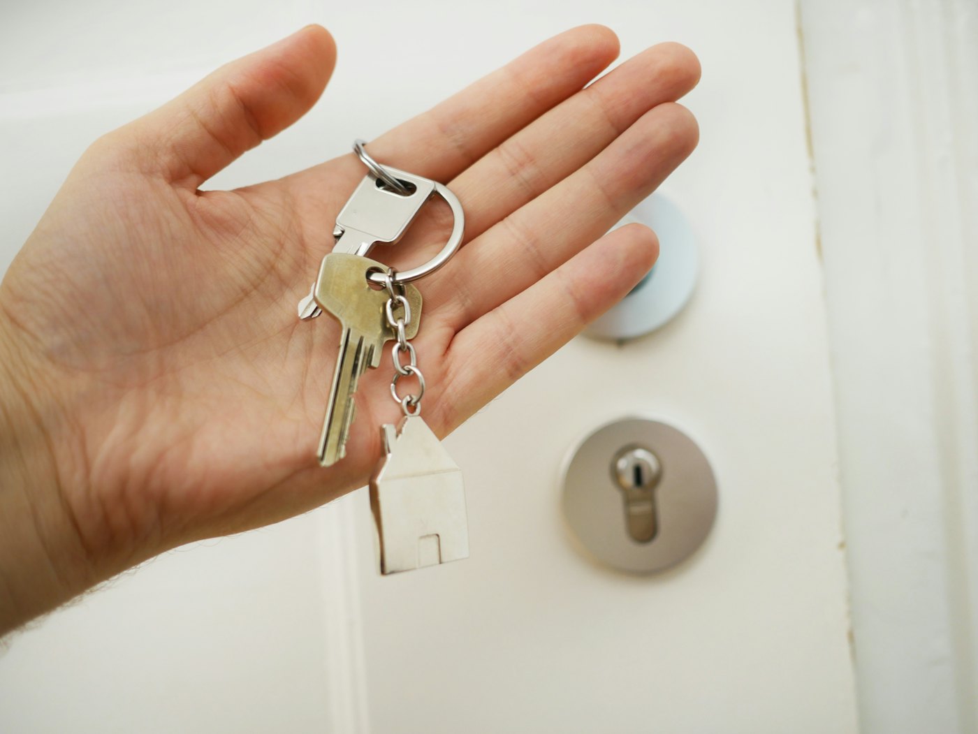 Savings planning with everyday household budget decisions